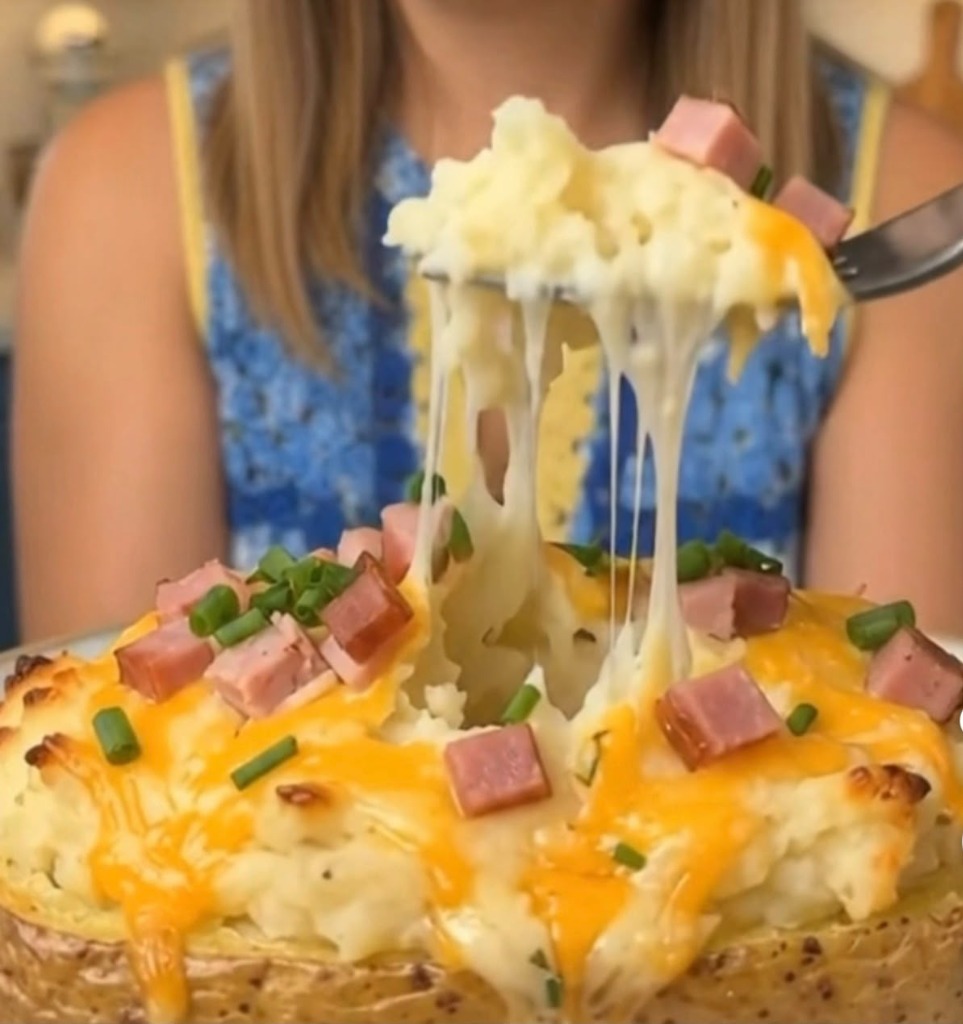 Ultimate Loaded Twice-Baked Potatoes 🥔🧀🥓✨