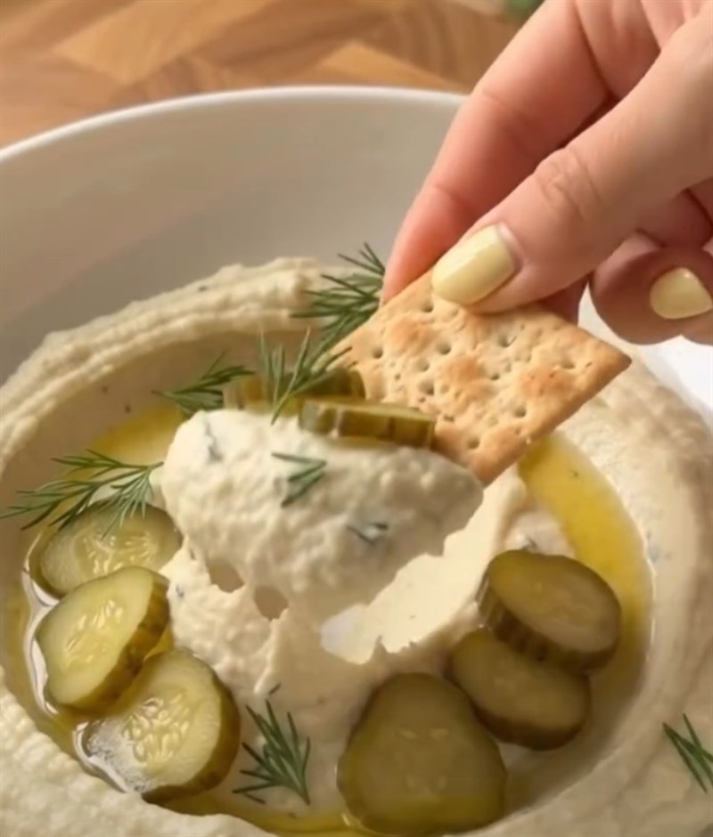 Creamy Dill Pickle Hummus